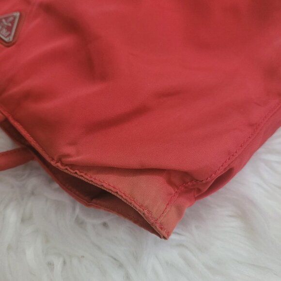 Prada red nylon triangle logo city tote bag - Picture 5 of 14